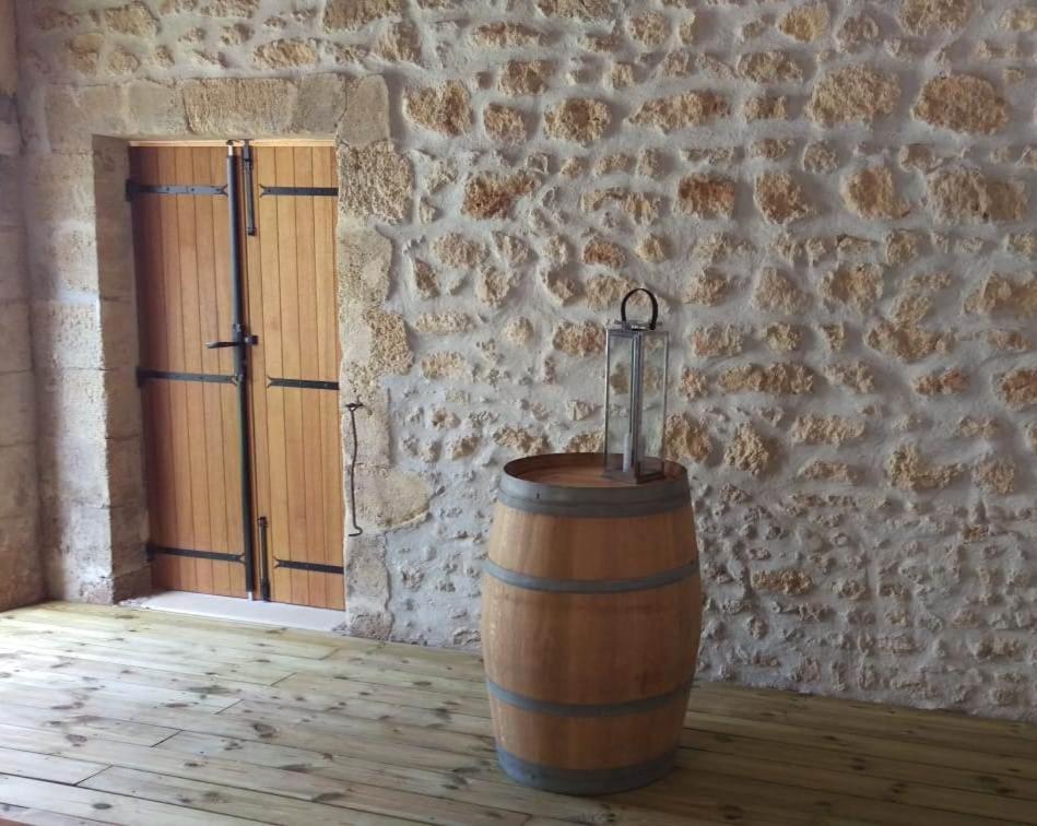 Au Coeur Des Vignobles Bed and Breakfast Saint-Estèphe Buitenkant foto